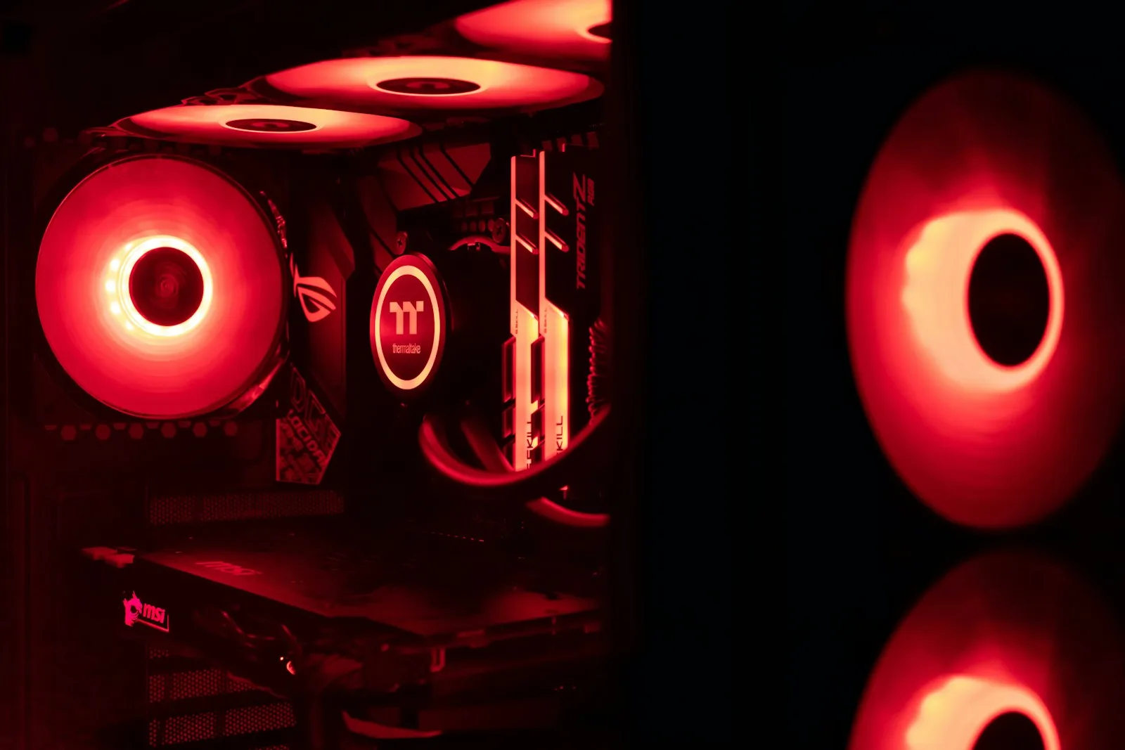 Watercooling AIO rouge - Under PC